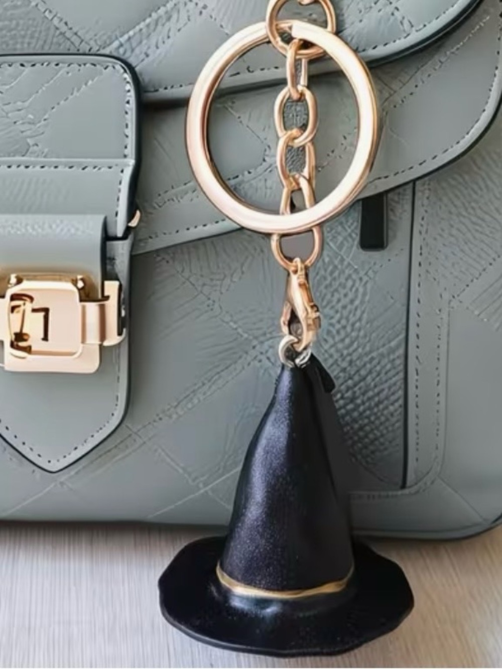 NWT Gold Witch Hat Keychain Halloween Charm Keyring - Picture 4 of 6
